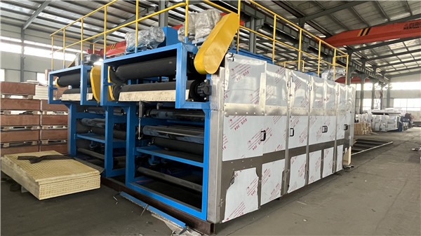 某污水處理廠訂購(gòu)的2臺(tái)污泥二次脫水機(jī)完工發(fā)貨！