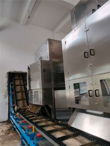 云南某污水處理廠定制的一體式污泥深度脫水機(jī)，現(xiàn)已投入使用！